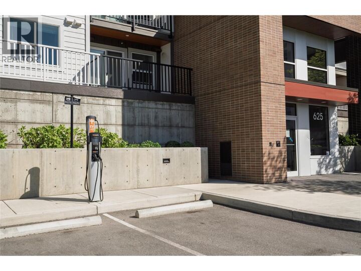 Property Photo:  625 Academy Way 210  BC V1V 0E3 