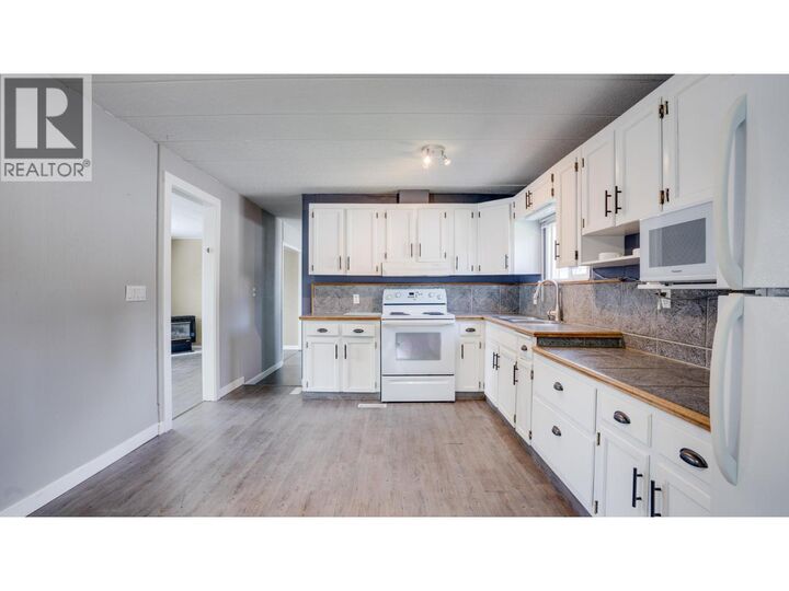 Property Photo: 5484 25 Avenue 61 BC V1T 7A8