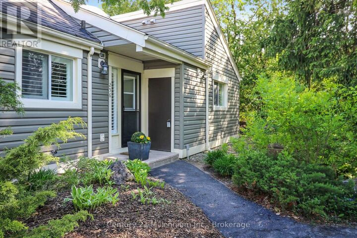 Property Photo:  13 Harbour Street West 256  ON L9Y 5B4 