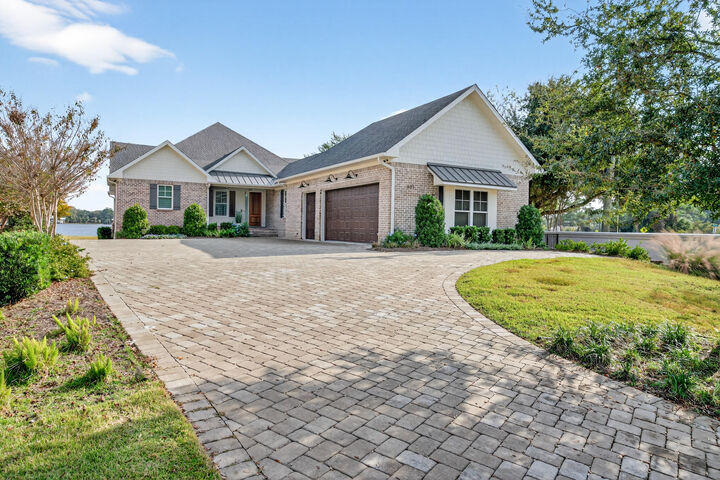 Property Photo: 901 Peacocks Point Drive FL 32541