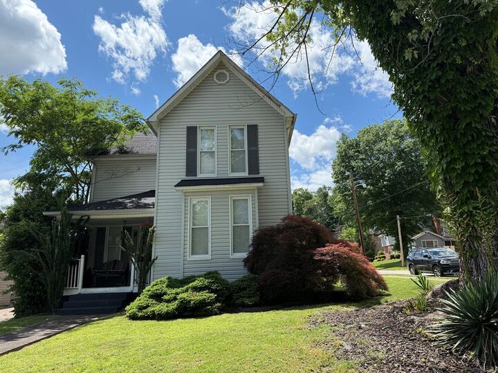 Property Photo: 525 College KY 41240