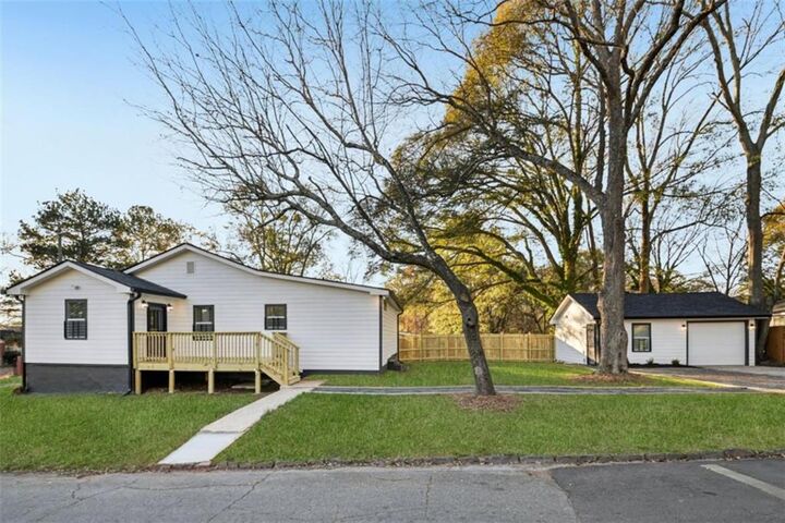 Property Photo:  1539 Venetian Drive SW  GA 30311 