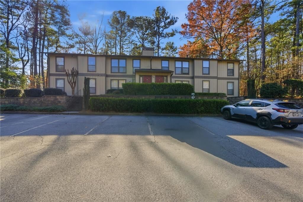 Property Photo:  101 Woodcliff Drive 101  GA 30350 