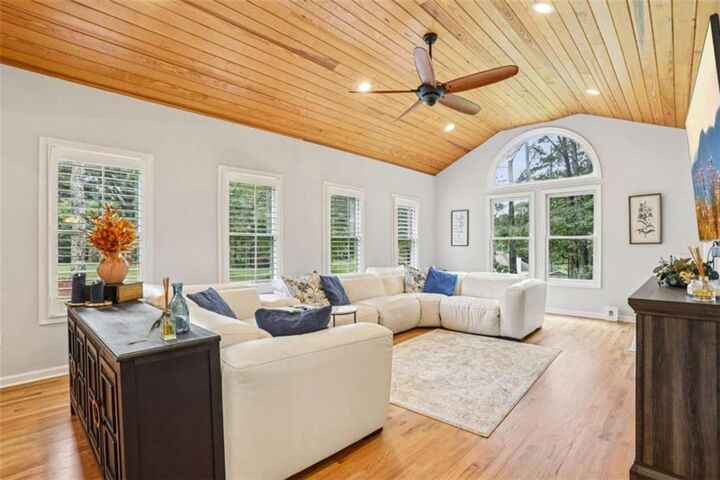 Property Photo: 6150 Ivey Springs Chase GA 30040