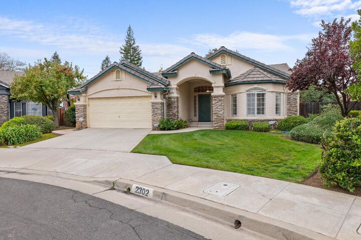 2302 E Rush Avenue  Fresno CA 93730 photo