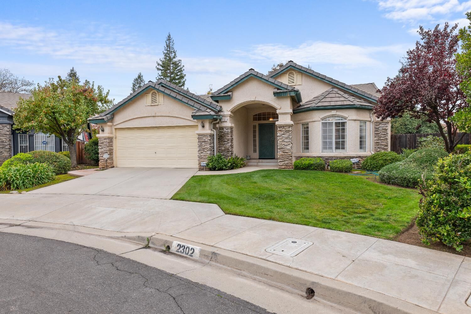 Property Photo:  2302 E Rush Avenue  CA 93730 