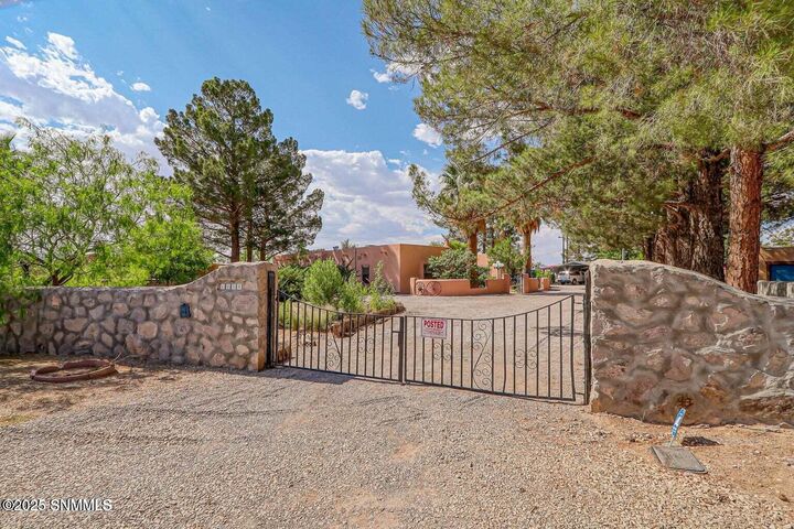 Property Photo: 1050 Marilissa Lane NM 88005