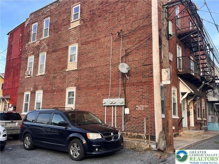 Property Photo:  735 Laufer Street  PA 18015 