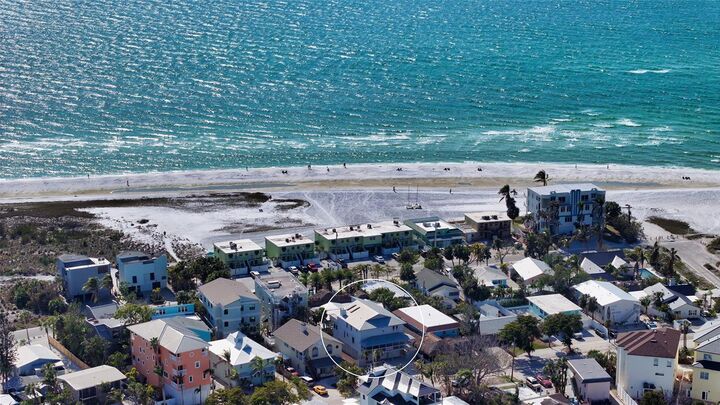 Property Photo: 126/128 Avenida Veneccia FL 34242