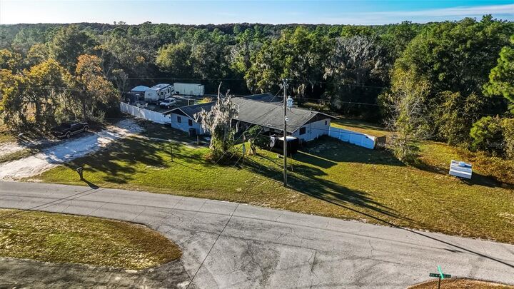 Property Photo: 6106 Idle A While Circle FL 33523
