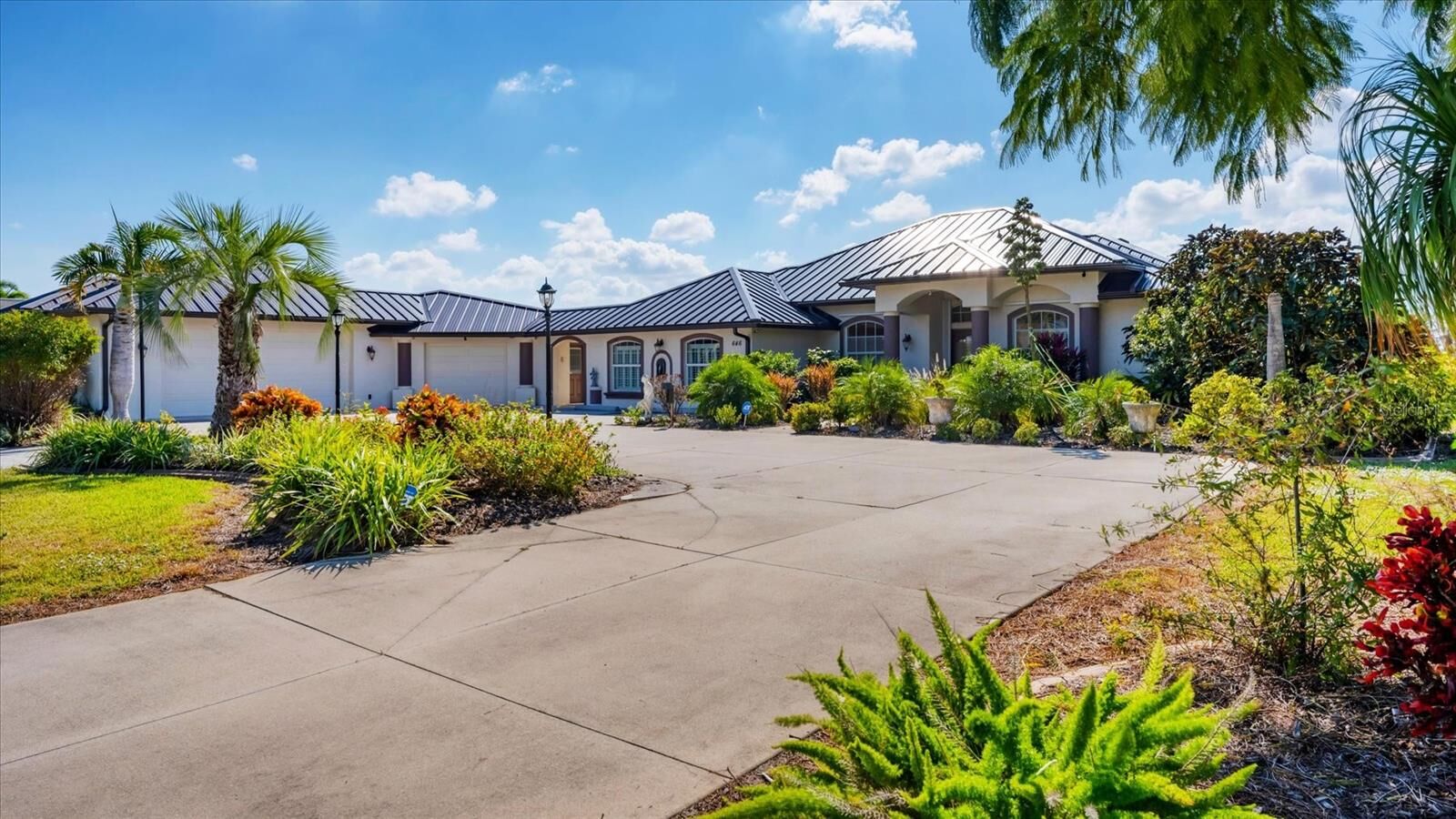 Property Photo: 646 Boundary Boulevard FL 33947