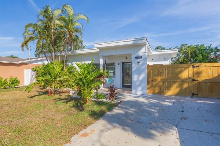 Property Photo: 3911 Helena Street NE FL 33703