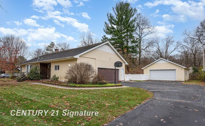 Property Photo:  3280 Dixie Court  MI 48601 