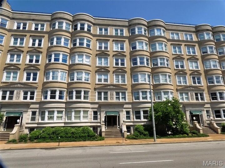 10 N Kingshighway Boulevard 3cs  St Louis MO 63108 photo