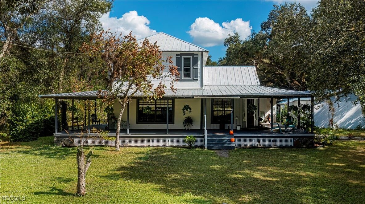 Property Photo: 105 S Oak Street FL 33935