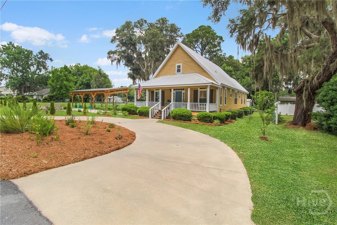 Property Photo:  800 Wayne Street  GA 31305 