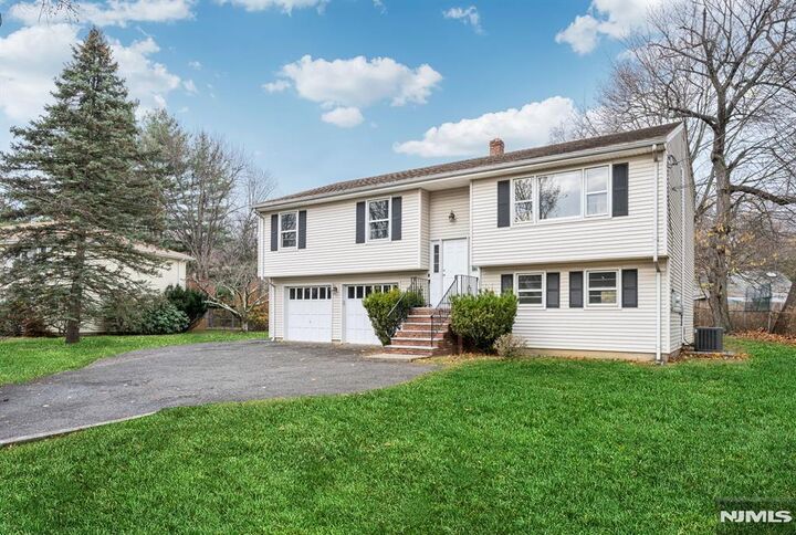 Property Photo:  415 Goffle Road  NJ 07481 