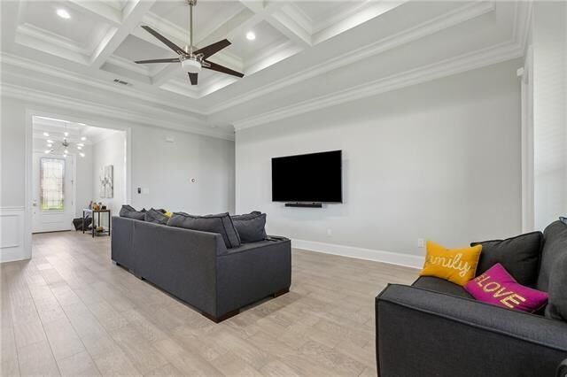 Property Photo: 5135 Cameron Boulevard LA 70122