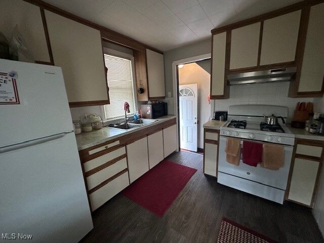 Property Photo: 20671 Wilmore Avenue OH 44123