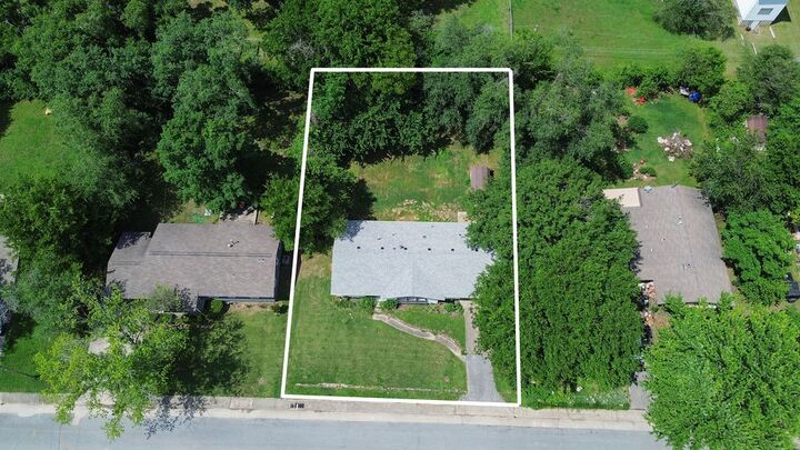 Property Photo:  2300 W Holly Street  AR 72703 