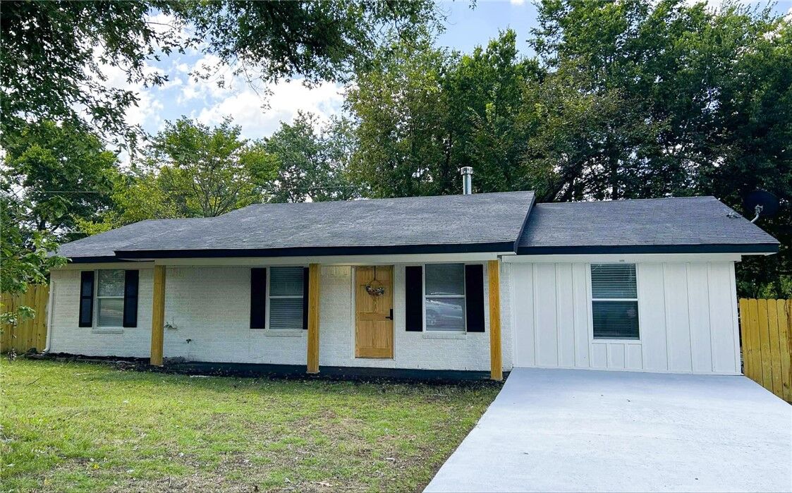 Property Photo: 809 Linda Street AR 72753