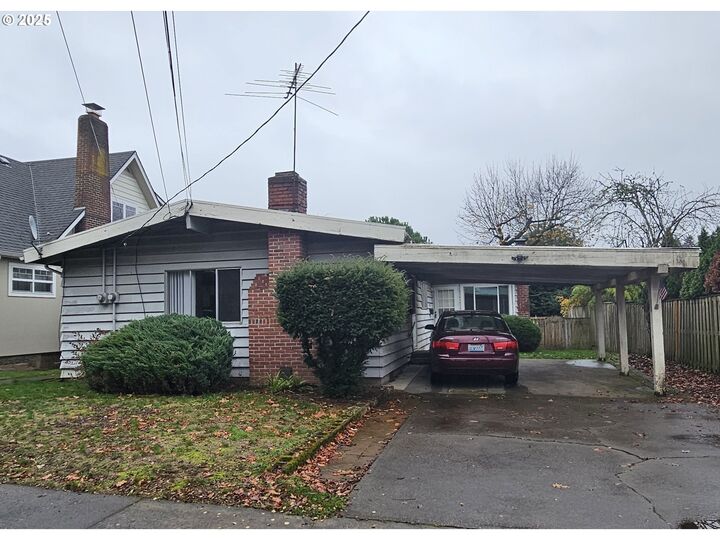 Property Photo:  3109 F St  WA 98663 