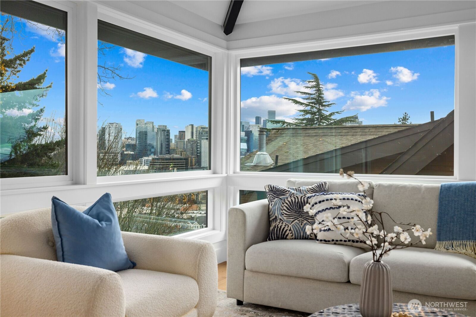 Property Photo: 1014 4th Avenue N WA 98109