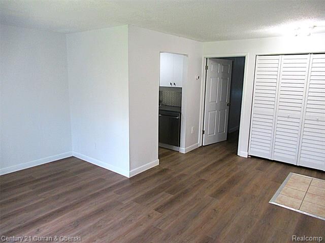 Property Photo:  31831 Grand River Avenue 22  MI 48336 