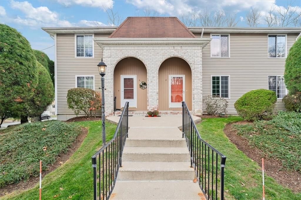 Property Photo:  8 Marigold Circle  RI 02904 