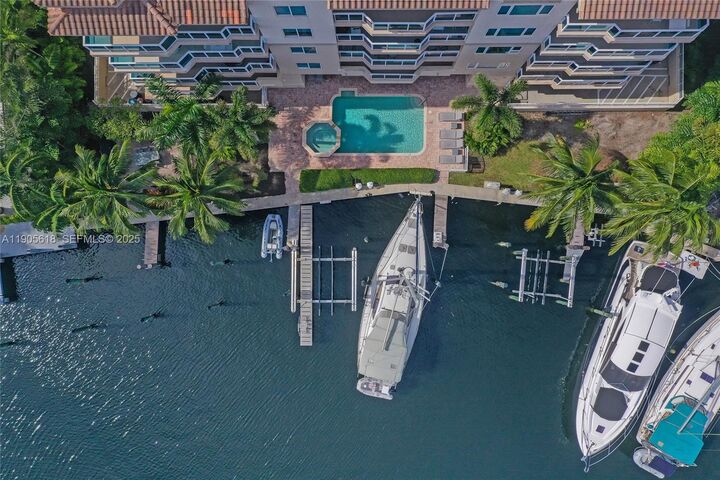 Property Photo: 516 Hendricks Isle 2C FL 33301