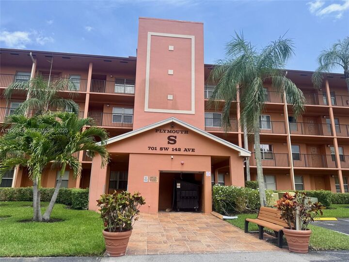 Property Photo: 701 SW 142nd Ave 414S FL 33027