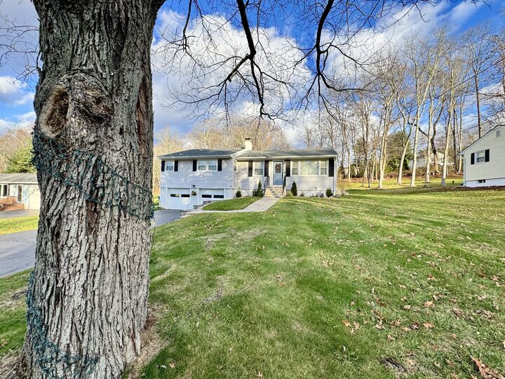 Property Photo:  11 Birchwood Road  CT 06472 