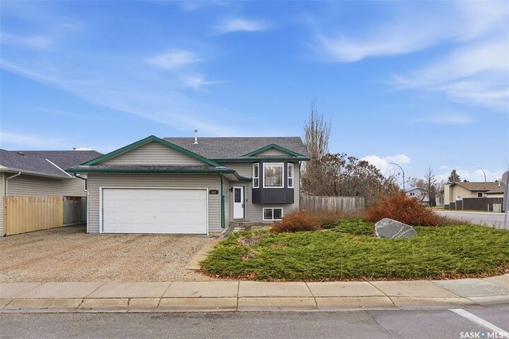 Property Photo:  302 Kerr Road  SK S7K 4S3 