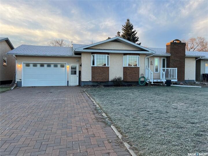 235 George Crescent — photo 1