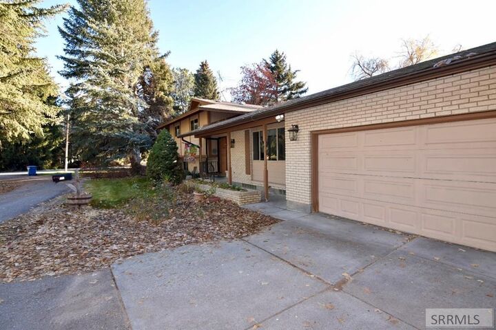 Property Photo: 673 S Bellin Road ID 83402