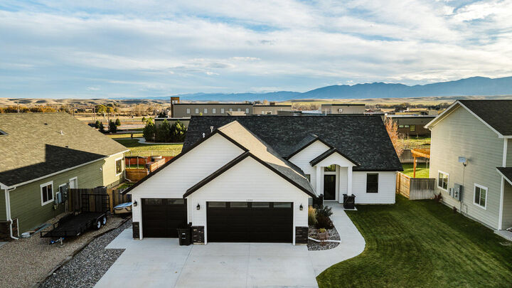 Property Photo: 1332 Silverton Drive WY 82839