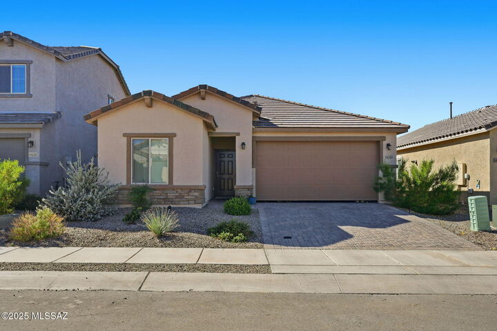 Property Photo: 6630 E Via De Los Compas AZ 85756