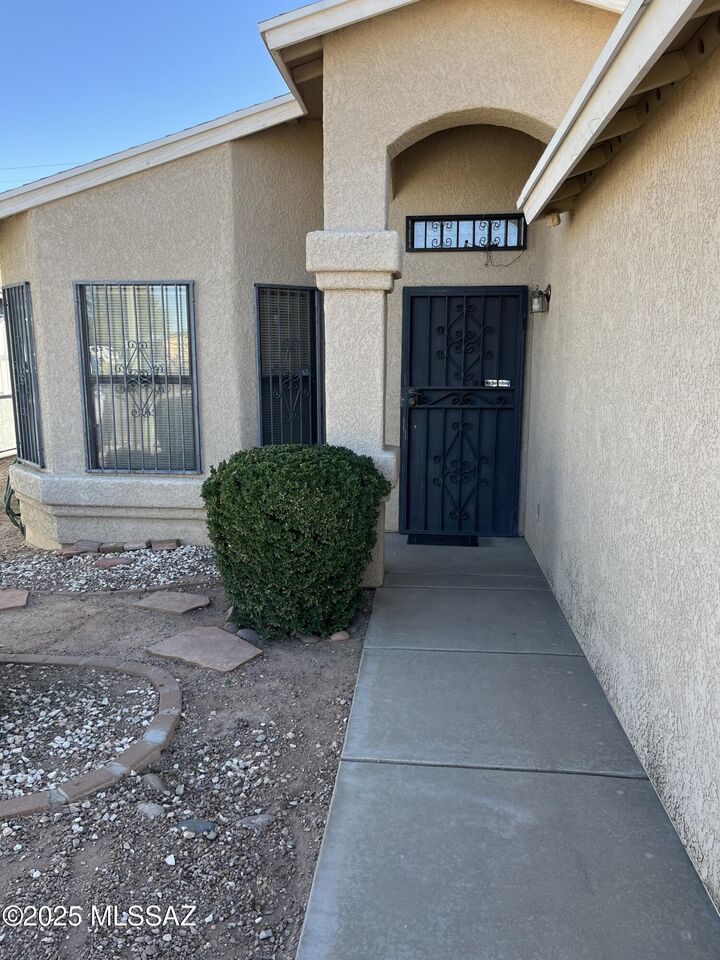 Property Photo: 5361 S Via Galapagos AZ 85706