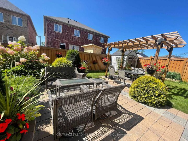 Property Photo:  40 Maple Trail Road Upper  ON L7C 3Z7 