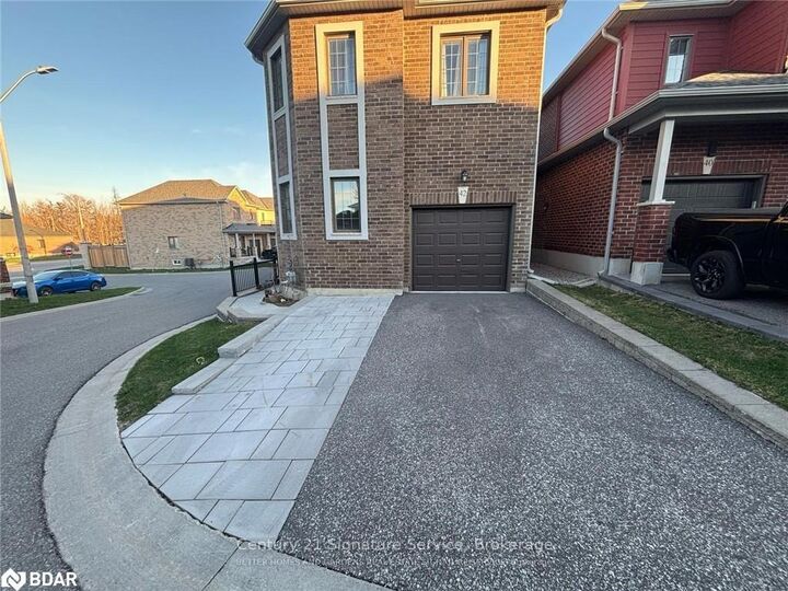 Property Photo: 42 Bedford Estates Crescent ON L4N 9K5