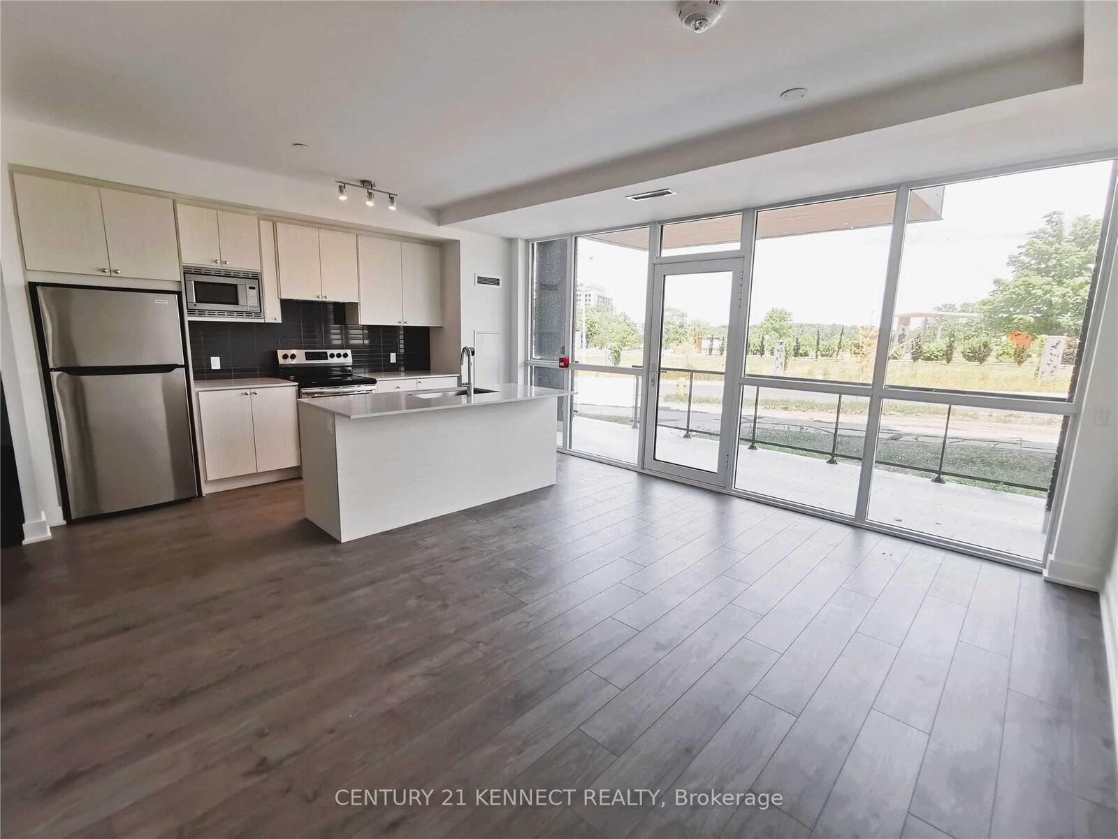 Property Photo:  60 George Butchart Drive Th 3  ON M3K 0E1 