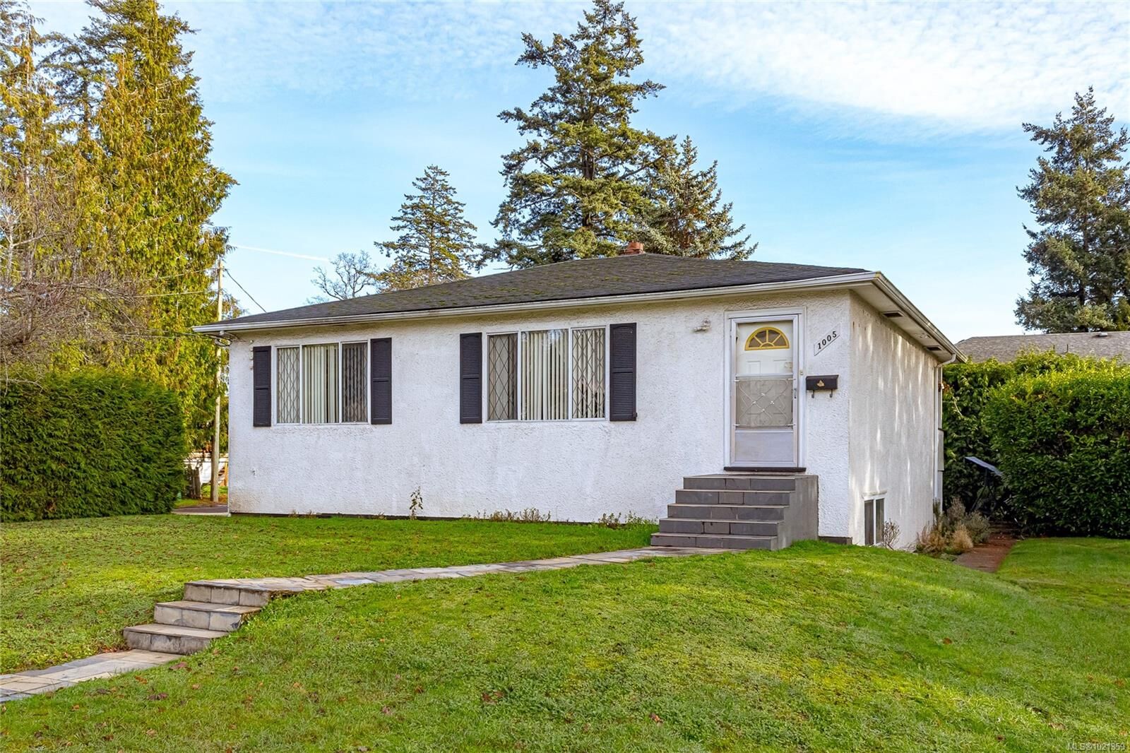 Property Photo: 1005 McCallum Rd BC V9B 4C7