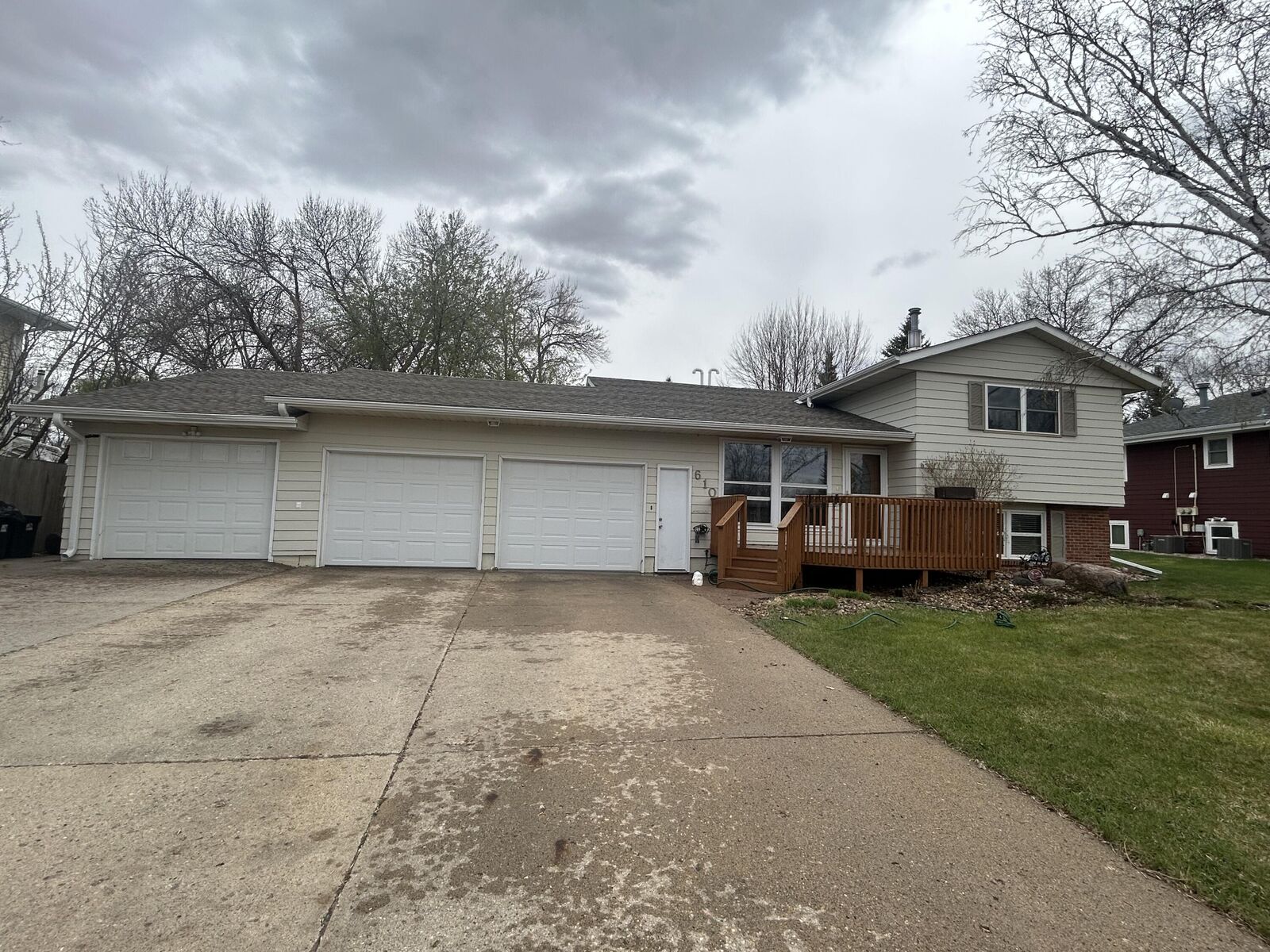 Property Photo: 610 NE 19th Avenue SD 57401