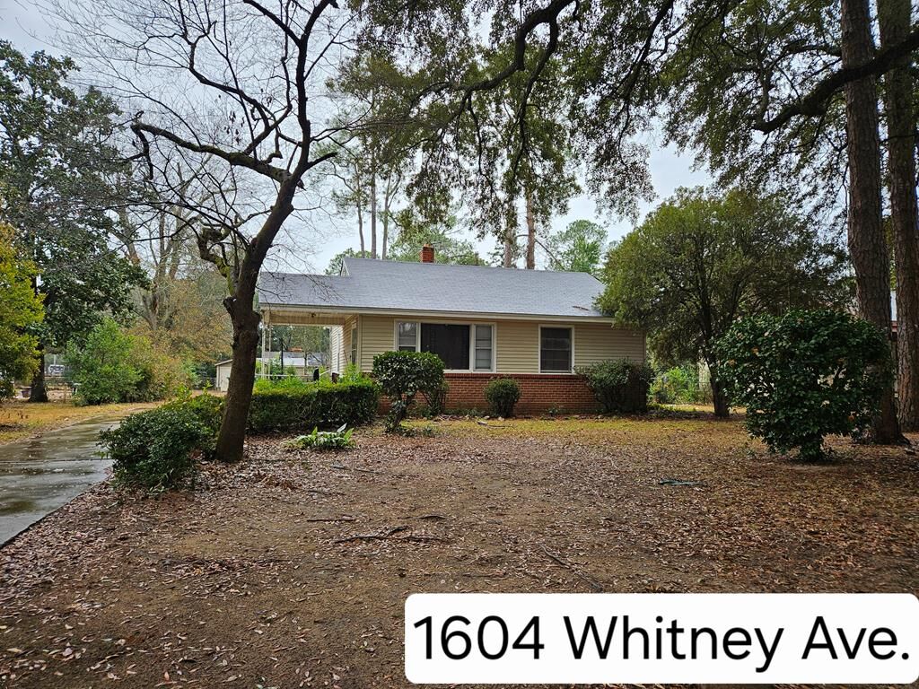 Property Photo: 1604 Whitney Avenue GA 31707