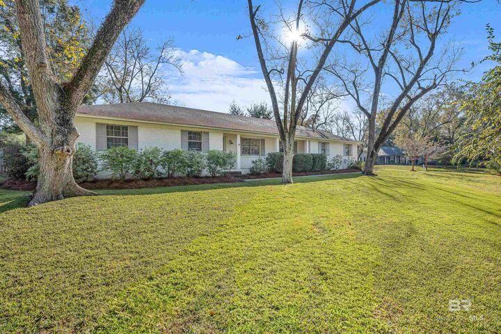 Property Photo:  18 Blue Island Avenue  AL 36532 