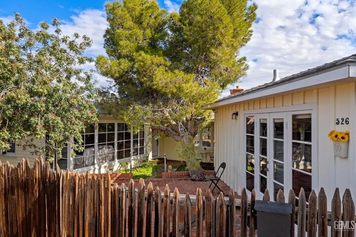 Property Photo: 526 Washington Avenue CA 93268