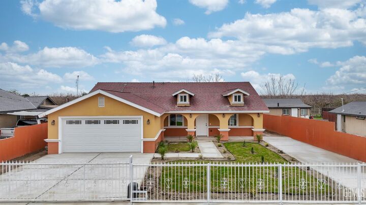 Property Photo:  1143 Park Lane  CA 93263 