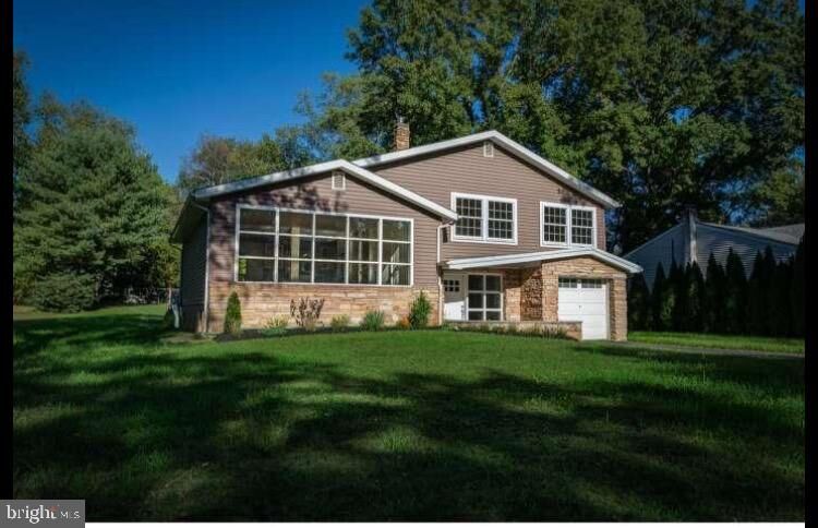 Property Photo: 4 Ivy Lane PA 19067