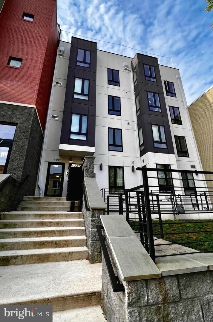 Property Photo:  1331 K Street SE 203  DC 20003 