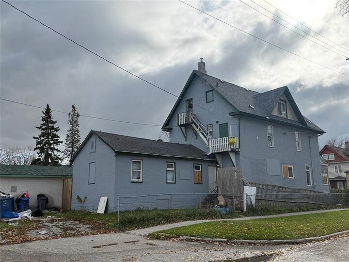 Property Photo:  289 Manitoba Avenue  MB R1A 2Z2 